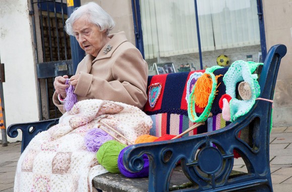 grandmother-yarn-bomb-uk-souter-stormers-knitting-104-year-old-grace-brett-5